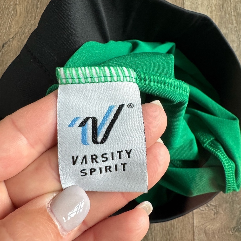 Varsity Shorts White w/ green shorts Women’s size small - Picture 3 of 7